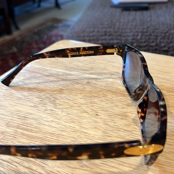 Louis Vuitton Tortoise Shell Style Sunglasses item number: z0139w CE 55 18 C0018 - Picture 5 of 7